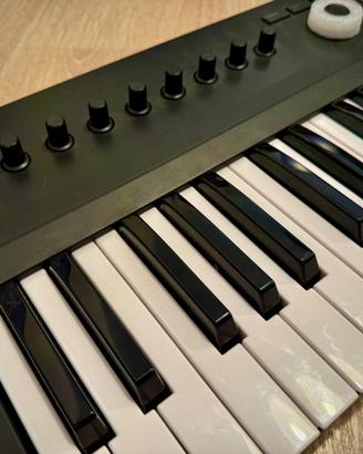 Native Instruments Komplete Kontrol A25 + Custodia