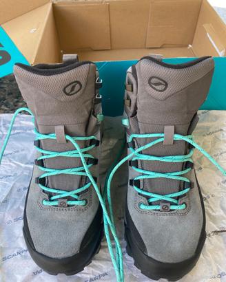 Scarpone trekking donna