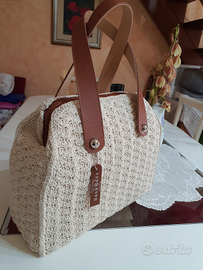 Borsetta a spalla fatta a mano