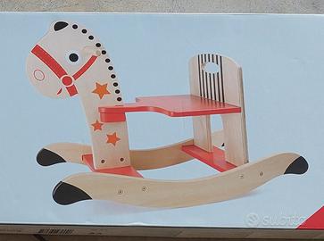 cavallino a dondolo di legno