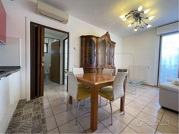 DUE LOCALI ARREDATO CON CANTINA