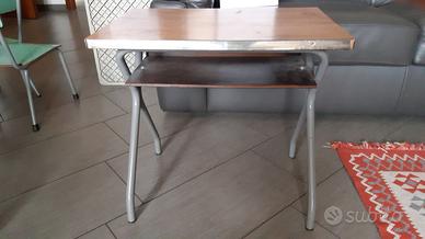 Banchetto asilo vintage con due seggioline