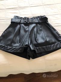Short in eco pelle