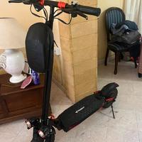 Monopattino elettrico-pari al nuovo