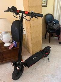 Monopattino elettrico-pari al nuovo