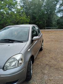  auto toyota  yaris 1000