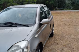  auto toyota  yaris 1000