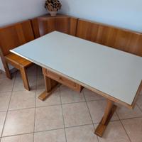 Tavolo con panca angolare e 3 sedie