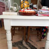 Tavolo in legno bianco allungabile – qualità da mo