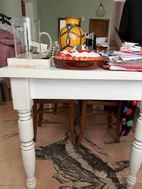 Tavolo in legno bianco allungabile – qualità da mo