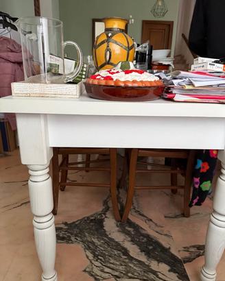 Tavolo in legno bianco allungabile – qualità da mo