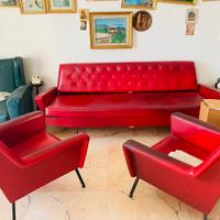 Divano rosso letto con poltrone