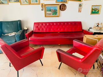 Divano rosso letto con poltrone