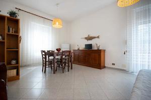 Follonica fronte parco mare piano terra 6 p