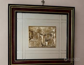 Quadro vintage con rilievo in metallo e cornice in