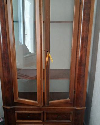 Vetrina in noce