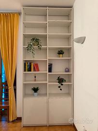 Libreria IKEA modello BILLY di colore bianco