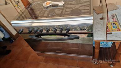 forno a gas con piano cottura a 6 fuochi