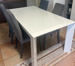 Tavolo di vetro bianco