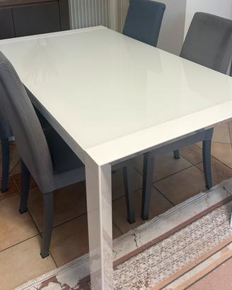 Tavolo di vetro bianco