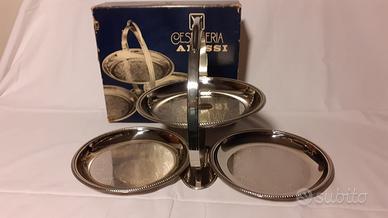 Alzata pieghevole a 3 piatti cesellati Alessi.