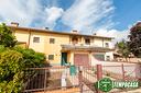 villa-a-schiera-con-giardino-e-box