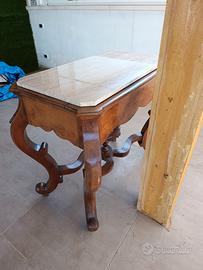 Toilette antica con specchio