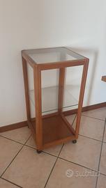 mobiletto in legno con ripiano vetro e rotelle