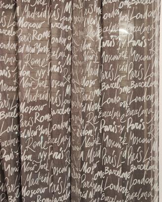 Tende di design con scritte capitali