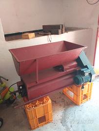  rasparatrice elettrica e torchio manuale per uva