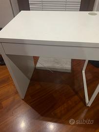 Scrivania da stanzetta con cassetto