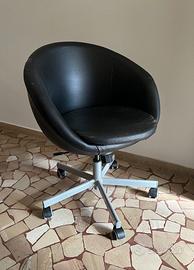 Poltrona IKEA SKRUVSTA nera