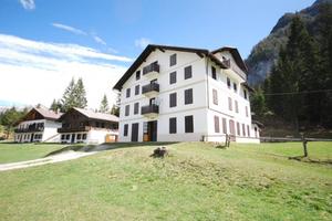 Casa indipendente di 805 m² con più di 5 locali a 