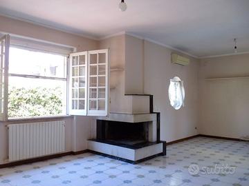 Deliziosa villa su 3 livelli a Casoria