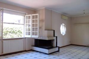 Deliziosa villa su 3 livelli a Casoria