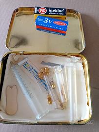 set  di siringhe anni 60