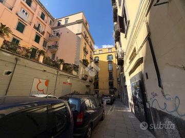 NEGOZIO A NAPOLI