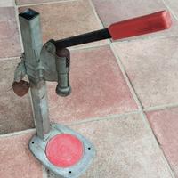 Tappatrice x bottiglie tappi a corona usata 