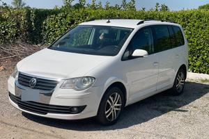 Volkswagen Touran 2.0 TDI DSG -7 Posti