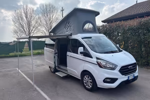 Ford PANAMA P10+ | Van camperizzato con veranda