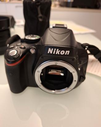 Kit Nikon D5100 + 18 - 200mm + 35mm + borse