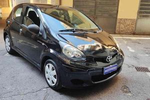 TOYOTA Aygo 1.0 12V VVT-i 5 porte Now Connect