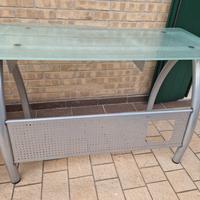 tavolo scrivania in acciaio con piano in cristallo