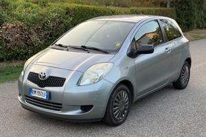 Toyota Yaris 1.0 3 porte Sol