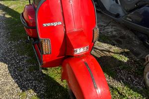 Vespa p200 e arcobaleno