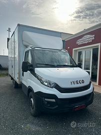 Iveco Daily 35.120 con pedana traslochi