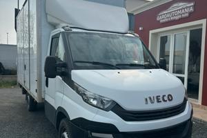 Iveco Daily 35.120 con pedana traslochi