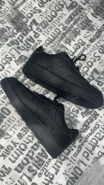 Nike Air Force 1 nere, taglia 45