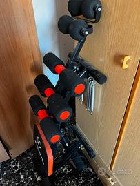 Set di manubri con pesi e panca allenamento