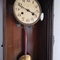 antico orologio a pendolo 